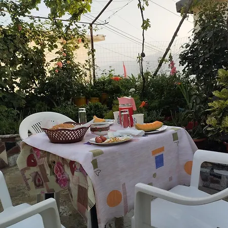 Rondo Feriehus Gjirokastër